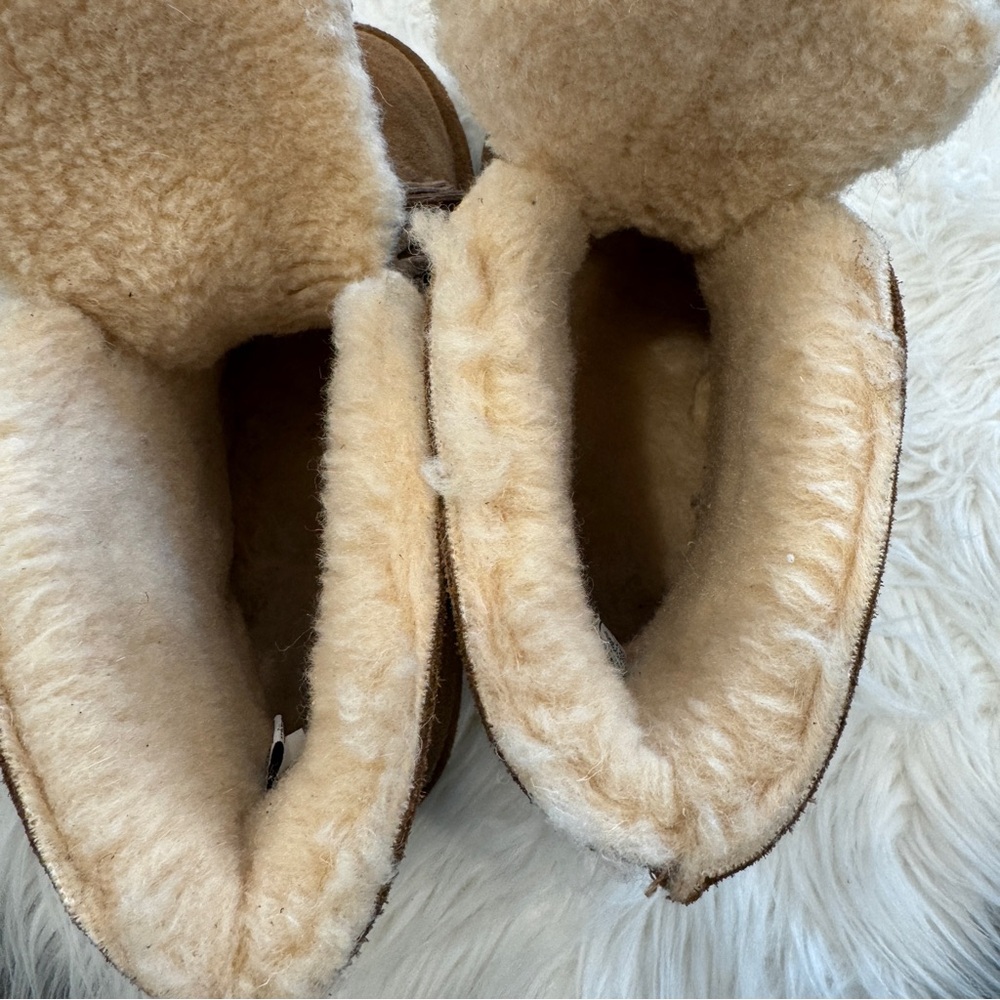 Great❗️BEARPAW Christie Suede Sheepskin Fringe Boots – Hickory (Chestnut Brown) - Picture 8 of 10